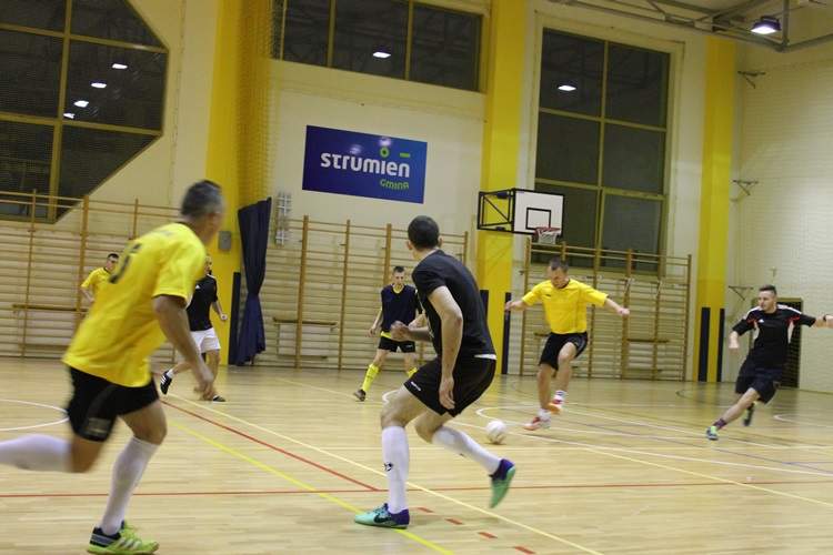 Trwają rozgrywki Halowej Ligi Piłki Nożnej